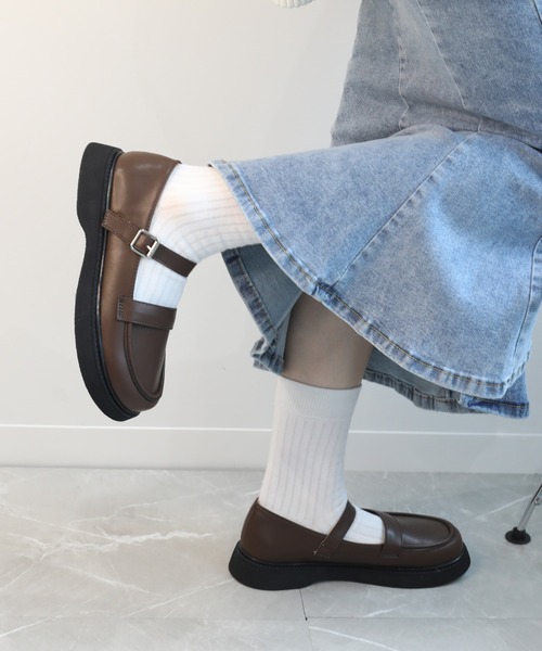 shoes365(シューズスリーシックスファイヴ)の「【shoes365】バックル止め 柔らかいローファー(ローファー・レディース・ブラック/ブラウン・22.0cm/21.5cm/21.0cm/20.5cm/23.5cm/23.0cm/22.5cm)」の1枚目の写真