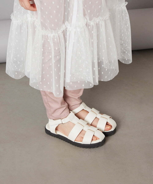 a.v.v（アーヴェヴェ）の「[18-24cm][ママとお揃いも叶う] グルカサンダル[WEB限定サイズ]（サンダル・キッズ・アイボリー/ブラック・18/20/19/21/22/23/24）」の3枚目の写真