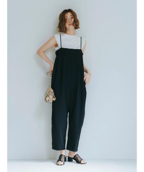 YECCA VECCA（イェッカヴェッカ）の「ドライタッチサロペット（サロペット/オーバーオール・レディース・ベージュ/ブラック・FREE）」の5枚目の写真