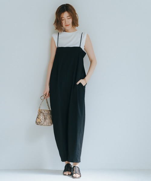 YECCA VECCA（イェッカヴェッカ）の「ドライタッチサロペット（サロペット/オーバーオール・レディース・ベージュ/ブラック・FREE）」の2枚目の写真