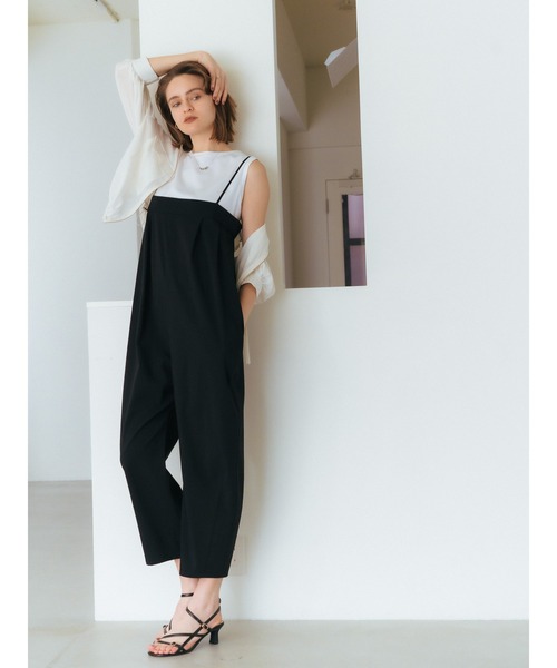 YECCA VECCA（イェッカヴェッカ）の「ドライタッチサロペット（サロペット/オーバーオール・レディース・ベージュ/ブラック・FREE）」の3枚目の写真