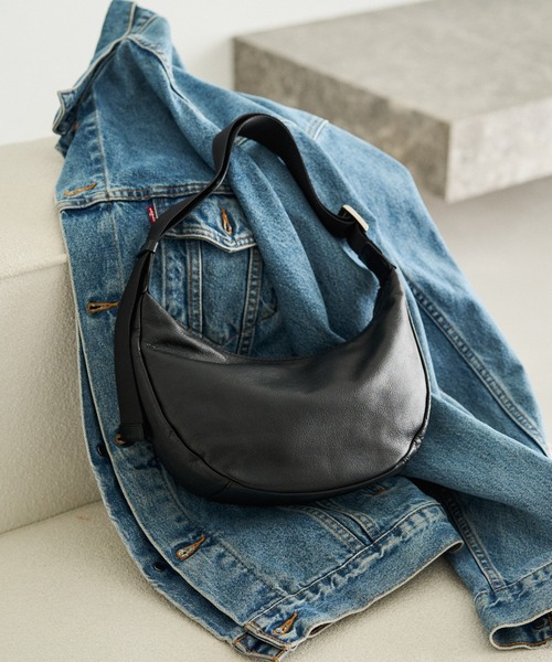 500mlペットボトル収納可】ソフトレザーラウンドショルダーバッグ(CE