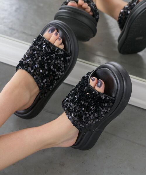 RETRO GIRL(レトロガール)の「スパンコールサンダル(サンダル・レディース・ブラック/オフホワイト/シルバー・MEDIUM/LARGE)」の11枚目の写真