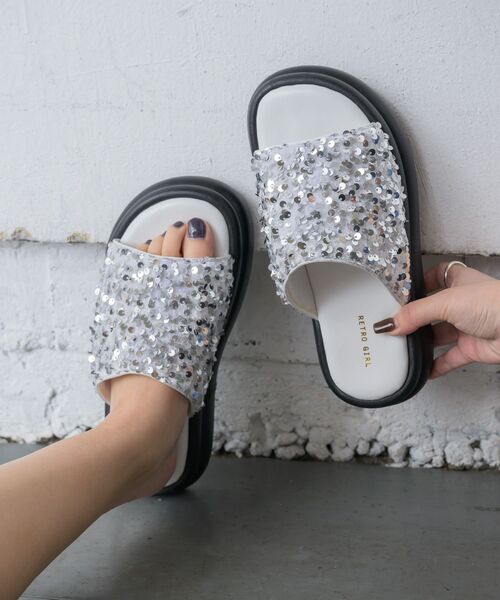RETRO GIRL(レトロガール)の「スパンコールサンダル(サンダル・レディース・ブラック/オフホワイト/シルバー・MEDIUM/LARGE)」の10枚目の写真