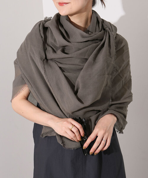 SLOBE IENA（スローブイエナ）の「SLOBE IENA ストール（ストール/ショール・レディース・チャコールグレー/スカイブルー/アイボリー・FREE）」の3枚目の写真