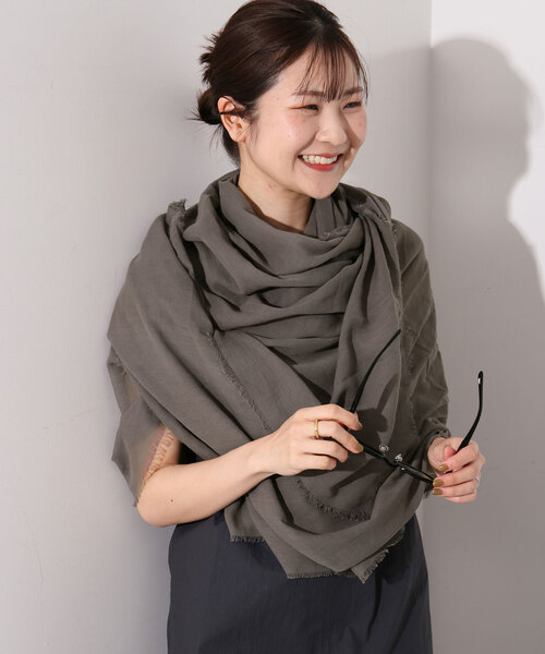SLOBE IENA（スローブイエナ）の「SLOBE IENA ストール（ストール/ショール・レディース・チャコールグレー/スカイブルー/アイボリー・FREE）」の7枚目の写真