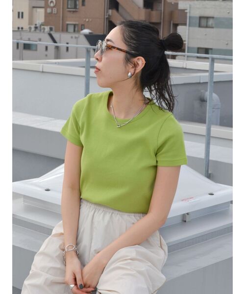 Ungrid(アングリッド)の「カラーフィットTee(Tシャツ/カットソー・レディース・ピンク/オフホワイト/ブラック/グリーン・FREE)」の4枚目の写真