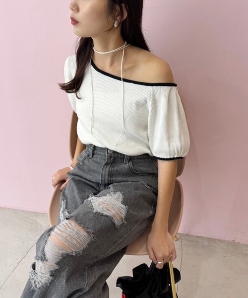 one after another NICE CLAUP(ワンアフターアナザーナイスクラップ)の「リボン取り外し可能/ワンショルリボントップス(ニット/セーター・レディース・オフホワイト/サックスブルー/ブラック/ピンク・FREE)」の15枚目の写真