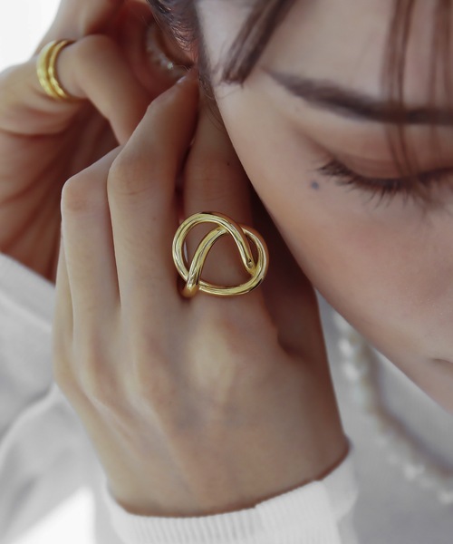 abaskdesign(アバスクデザイン)の「金属アレルギー対応 ニュアンスラインステンレスリング(リング・レディース・ゴールド・13号/11号/15号)」の1枚目の写真
