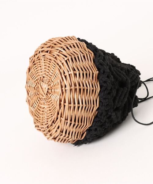 and it_（アンドイット）の「柳×紐編み巾着ミニバッグ（かごバッグ・レディース・アイボリー/ブラック・FREE）」の11枚目の写真