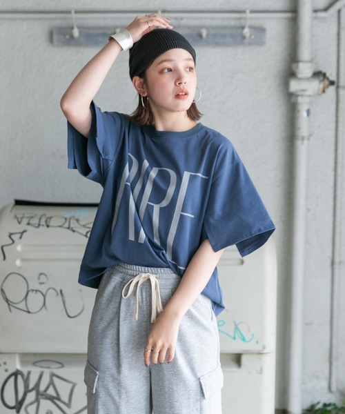 KBF（ケイビーエフ）の「BIGロゴTEE（Tシャツ/カットソー・レディース・イエロー系その他/ブルー系その他・ONE）」の2枚目の写真