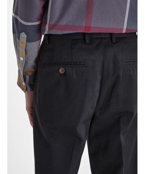 Barbour（バブアー）の「Ted チノパンツ（リラックスフィット）（チノパンツ・メンズ・ブラック/ライトベージュ・32/30/28）」の9枚目の写真