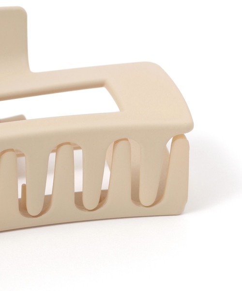 LAKOLE（ラコレ）の「ペールカラースクエアバンスクリップ / 140275（バレッタ/ヘアクリップ・レディース・ベージュ/パープル・FREE）」の4枚目の写真