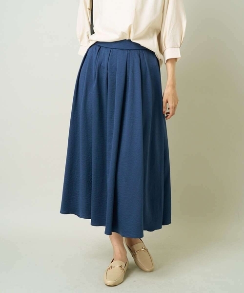 a.v.v(アーヴェヴェ)の「【洗濯機で洗える】落ち感サテンギャザースカート(スカート・レディース・ネイビー/ブラウン/チャコールグレー・34/36/40/38/42)」の1枚目の写真