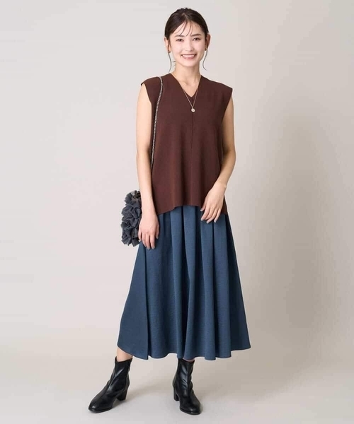 a.v.v(アーヴェヴェ)の「【洗濯機で洗える】落ち感サテンギャザースカート(スカート・レディース・ネイビー/ブラウン/チャコールグレー・34/36/40/38/42)」の4枚目の写真
