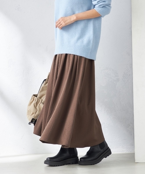 a.v.v(アーヴェヴェ)の「【洗濯機で洗える】落ち感サテンギャザースカート(スカート・レディース・ネイビー/ブラウン/チャコールグレー・34/36/40/38/42)」の8枚目の写真