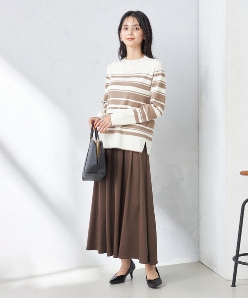 a.v.v(アーヴェヴェ)の「【洗濯機で洗える】落ち感サテンギャザースカート(スカート・レディース・ネイビー/ブラウン/チャコールグレー・34/36/40/38/42)」の11枚目の写真