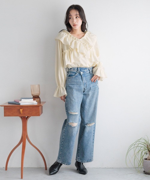 LOWRYS FARM（ローリーズファーム）の「フリルクロスギャザーブラウスＬＳ 116620（シャツ/ブラウス・レディース・レッド/ブラック/アイボリー・FREE）」の4枚目の写真