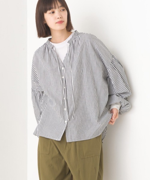 OMNES(オムネス)の「製品洗いブロード袖口リブギャザーシャツ(シャツ/ブラウス・レディース・ホワイト/ブラック系その他/ブラック系その他2/ライトグレー/グレー系その他/ベージュ系その他/ベージュ系その他2/ブルー系その他/ベージュ系その他3/ライトブルー・FREE)」の3枚目の写真