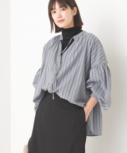 OMNES(オムネス)の「製品洗いブロード袖口リブギャザーシャツ(シャツ/ブラウス・レディース・ホワイト/ブラック系その他/ブラック系その他2/ライトグレー/グレー系その他/ベージュ系その他/ベージュ系その他2/ブルー系その他/ベージュ系その他3/ライトブルー・FREE)」の5枚目の写真