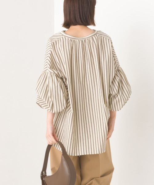 OMNES(オムネス)の「製品洗いブロード袖口リブギャザーシャツ(シャツ/ブラウス・レディース・ホワイト/ブラック系その他/ブラック系その他2/ライトグレー/グレー系その他/ベージュ系その他/ベージュ系その他2/ブルー系その他/ベージュ系その他3/ライトブルー・FREE)」の16枚目の写真