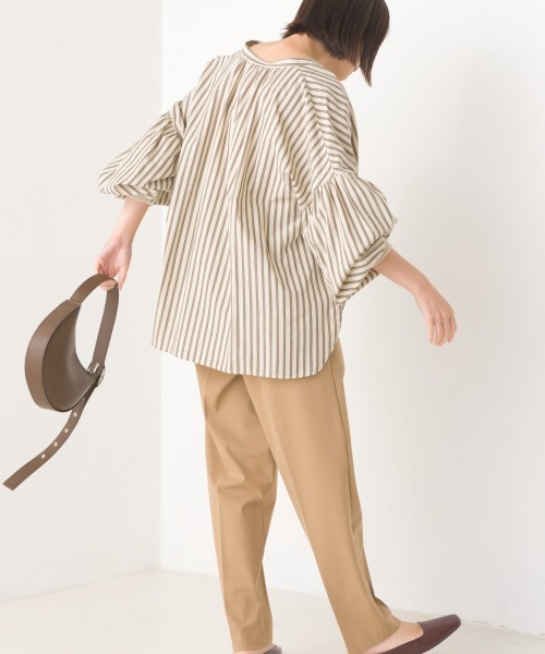 OMNES(オムネス)の「製品洗いブロード袖口リブギャザーシャツ(シャツ/ブラウス・レディース・ホワイト/ブラック系その他/ブラック系その他2/ライトグレー/グレー系その他/ベージュ系その他/ベージュ系その他2/ブルー系その他/ベージュ系その他3/ライトブルー・FREE)」の18枚目の写真