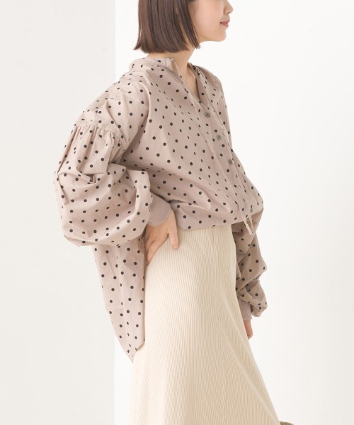 OMNES(オムネス)の「製品洗いブロード袖口リブギャザーシャツ(シャツ/ブラウス・レディース・ホワイト/ブラック系その他/ブラック系その他2/ライトグレー/グレー系その他/ベージュ系その他/ベージュ系その他2/ブルー系その他/ベージュ系その他3/ライトブルー・FREE)」の20枚目の写真