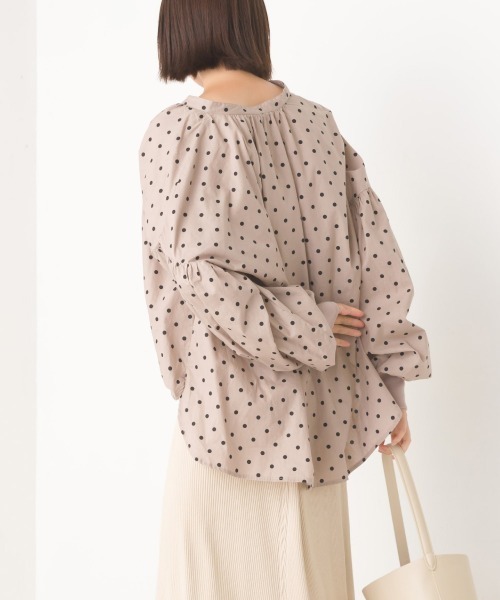 OMNES(オムネス)の「製品洗いブロード袖口リブギャザーシャツ(シャツ/ブラウス・レディース・ホワイト/ブラック系その他/ブラック系その他2/ライトグレー/グレー系その他/ベージュ系その他/ベージュ系その他2/ブルー系その他/ベージュ系その他3/ライトブルー・FREE)」の21枚目の写真