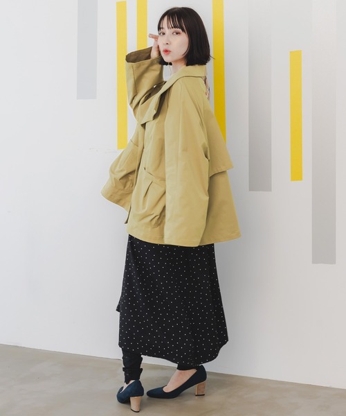 iS ScoLar(イズスカラー)の「543230:花蝶刺繍ミドル丈コート(その他アウター・レディース・ベージュ/ブラック・M)」の7枚目の写真
