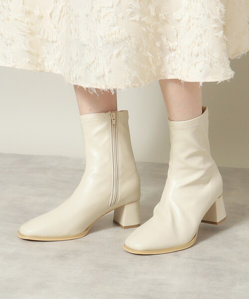 ITS'DEMO(イッツデモ)の「◆【履き心地柔らか/太めヒール/M・Lサイズ展開】ラインヒールブーツ(ブーツ・レディース・ブラック/アイボリー・38/40)」の3枚目の写真