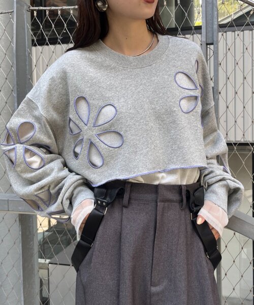 HELLO.SANFRANCISCO（ハローサンフランシスコ）の「【HELLO.SANFRANCISCO】フラワーカットアウトクロップドスウェット（Tシャツ/カットソー・レディース・グリーン/グレー/イエロー/ブラック・ONE SIZE）」の3枚目の写真