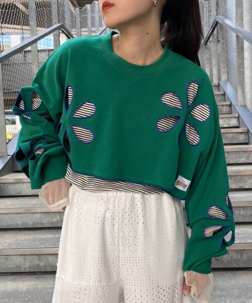 HELLO.SANFRANCISCO（ハローサンフランシスコ）の「【HELLO.SANFRANCISCO】フラワーカットアウトクロップドスウェット（Tシャツ/カットソー・レディース・グリーン/グレー/イエロー/ブラック・ONE SIZE）」の4枚目の写真