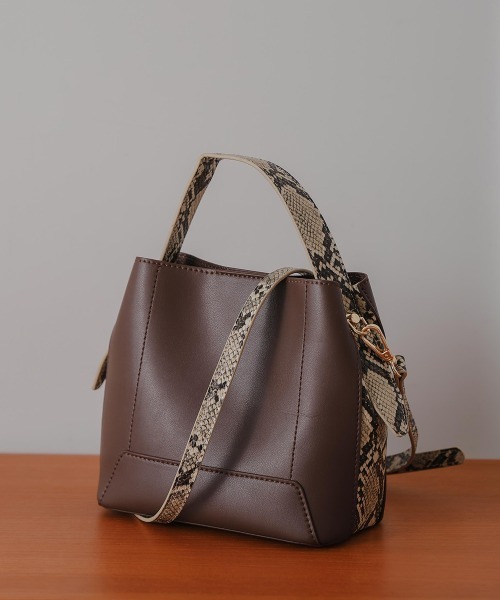 Bou Jeloud(ブージュルード)の「ミニバゲットバッグ(ハンドバッグ・レディース・ブラック/ブラウン/グリーン・ONESIZE)」の6枚目の写真