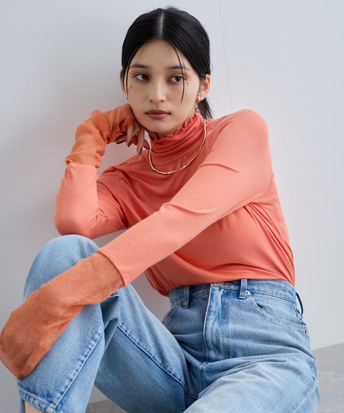 VIS（ビス）の「袖クシュクシュテレコハイネックプルオーバー（Tシャツ/カットソー・レディース・ベージュ/オレンジ/ターコイズブルー/ブラック・FREE）」の4枚目の写真