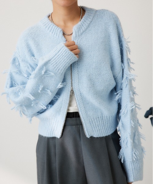 crie conforto(クリーコンフォルト)の「ポンポンジップニットカーディガン 長袖 / 羽織り / 冬服(カーディガン/ボレロ・レディース・オフホワイト/ライトグレー/ブラック/ライトブルー・FREE)」の4枚目の写真