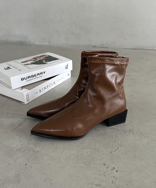 MYMOOD.(マイムード)の「ポインテッドトゥショートブーツ(ブーツ・レディース・ブラック/シルバー/ブラウン・24.5cm/23.5cm)」の5枚目の写真