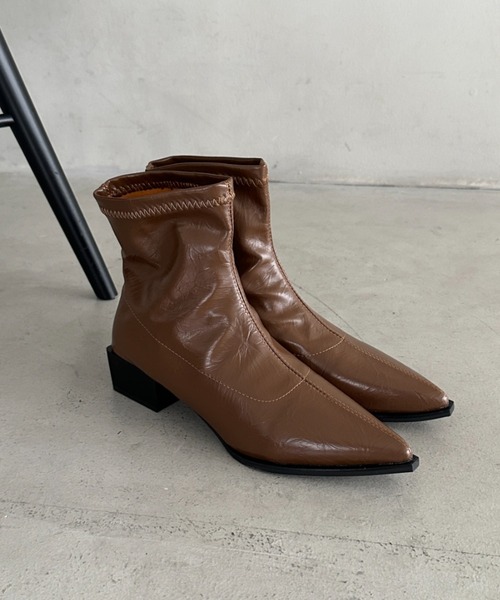 MYMOOD.(マイムード)の「ポインテッドトゥショートブーツ(ブーツ・レディース・ブラック/シルバー/ブラウン・24.5cm/23.5cm)」の6枚目の写真