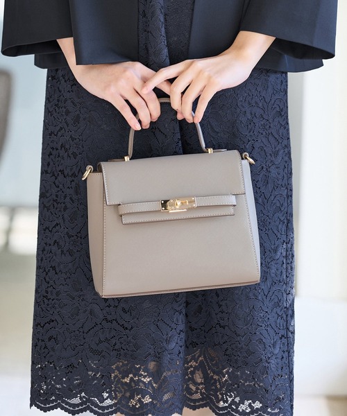 Honeys（ハニーズ）の「フラップハンドバッグ（ハンドバッグ・レディース・アイボリー/グレイッシュベージュ/ブラック・FREE）」の3枚目の写真