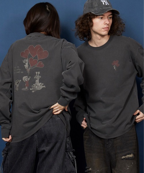 unrelaxing(アンリラクシング)の「ヴィンテージライク 古着風 綿100%ピグメント加工TプリントTシャツ ロングTシャツ(Tシャツ/カットソー・メンズ・ブラック×シルバー/ブラック系2/ブラック系4/ブラック/ブラック系その他2/ブラック×レッド/ブラック系6/ブラック系7/ブラック系8/その他27/その他28/ブラック系その他6/ブラック系1/ブラック系3/その他10/A/その他19/ライトブラック/ブラック×ゴールド/その他13/スミクロ/ブラック系その他7/ブラウン系9/ブラック系その他/ブラック系その他3/ブラック系その他5/ブラック×ブルー/その他12/その他20/その他21/ブラック系5/その他29/ブラウン系・SMALL/MEDIUM/LARGE/X-LARGE)」の4枚目の写真