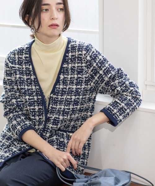 OPAQUE.CLIP(オペークドットクリップ)の「ツイードライクVニットカーディガン【洗濯機洗い可】(カーディガン/ボレロ・レディース・ホワイト系6/イエロー系その他5/ネイビー系3・38/40/36/42)」の4枚目の写真