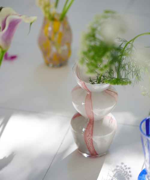journal standard Furniture (ジャーナルスタンダードファニチャー)の「GLASS VASE CALCOLO フラワーベース 花器 花瓶(フラワーベース・レディース・チャコールグレー・FREE)」の10枚目の写真
