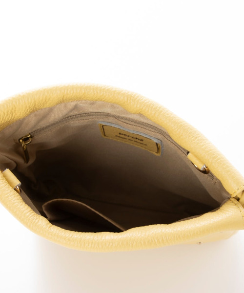 perche(ペルケ)の「ペルケ perche / 牛革スタッズ・パラコード2wayドロストショルダー(ショルダーバッグ・レディース・イエロー/シルバー/ブラック・FREE)」の13枚目の写真