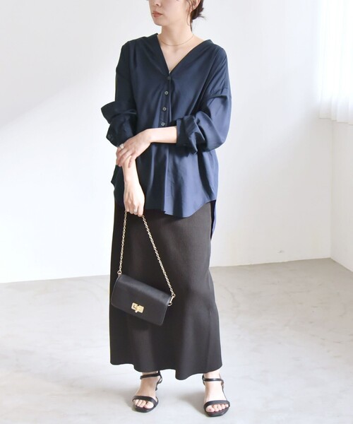 quaranciel（カランシエル）の「quaranciel:〈手洗い可能〉Vネック バック ギャザー ブラウス（シャツ/ブラウス・レディース・ネイビー/ナチュラル・ONE SIZE）」の10枚目の写真