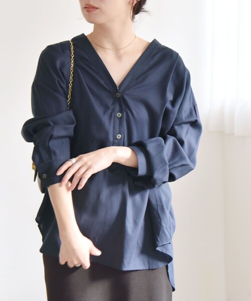 quaranciel（カランシエル）の「quaranciel:〈手洗い可能〉Vネック バック ギャザー ブラウス（シャツ/ブラウス・レディース・ネイビー/ナチュラル・ONE SIZE）」の14枚目の写真