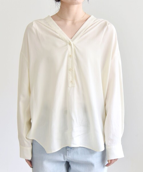 quaranciel（カランシエル）の「quaranciel:〈手洗い可能〉Vネック バック ギャザー ブラウス（シャツ/ブラウス・レディース・ネイビー/ナチュラル・ONE SIZE）」の18枚目の写真