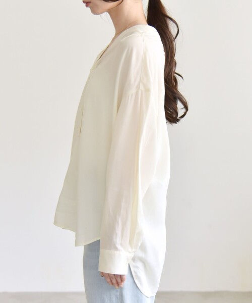quaranciel（カランシエル）の「quaranciel:〈手洗い可能〉Vネック バック ギャザー ブラウス（シャツ/ブラウス・レディース・ネイビー/ナチュラル・ONE SIZE）」の19枚目の写真