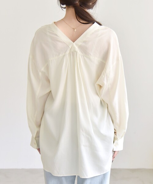 quaranciel（カランシエル）の「quaranciel:〈手洗い可能〉Vネック バック ギャザー ブラウス（シャツ/ブラウス・レディース・ネイビー/ナチュラル・ONE SIZE）」の20枚目の写真