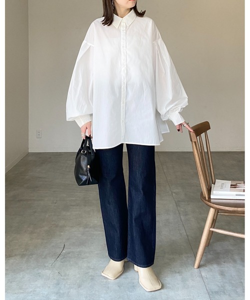 She's Closet(シーズクローゼット)の「襟付き長袖ボリュームスリーブ裾フレアシャツブラウス(シャツ/ブラウス・レディース・グレイッシュベージュ/ブラック/ホワイト・FREE)」の21枚目の写真