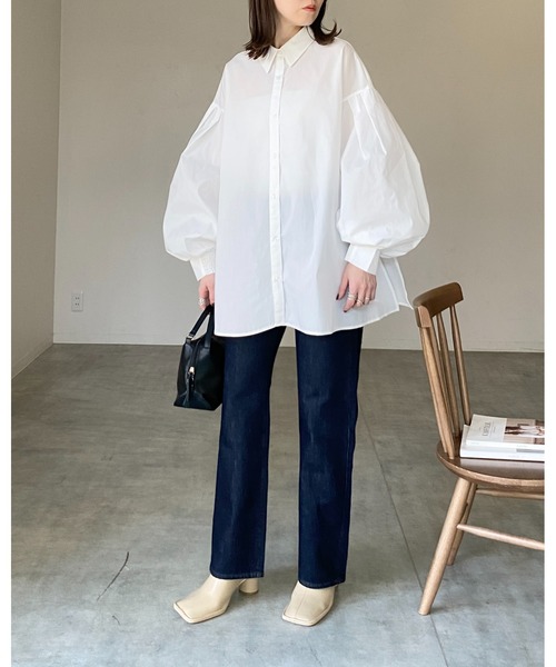 She's Closet(シーズクローゼット)の「襟付き長袖ボリュームスリーブ裾フレアシャツブラウス(シャツ/ブラウス・レディース・グレイッシュベージュ/ブラック/ホワイト・FREE)」の22枚目の写真