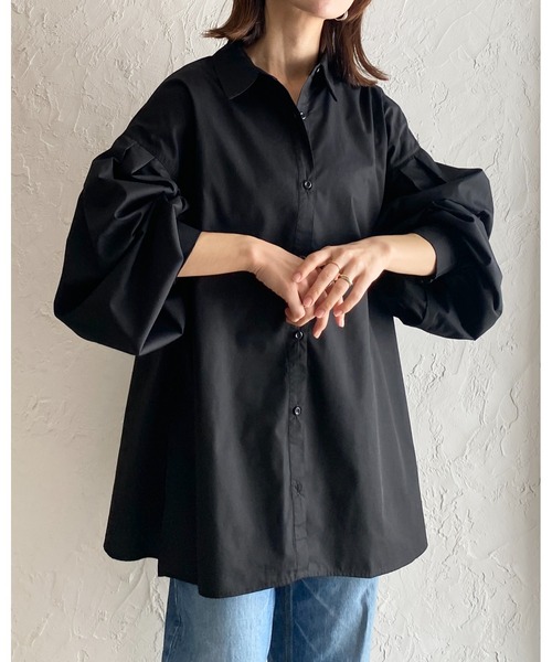 She's Closet(シーズクローゼット)の「襟付き長袖ボリュームスリーブ裾フレアシャツブラウス(シャツ/ブラウス・レディース・グレイッシュベージュ/ブラック/ホワイト・FREE)」の6枚目の写真